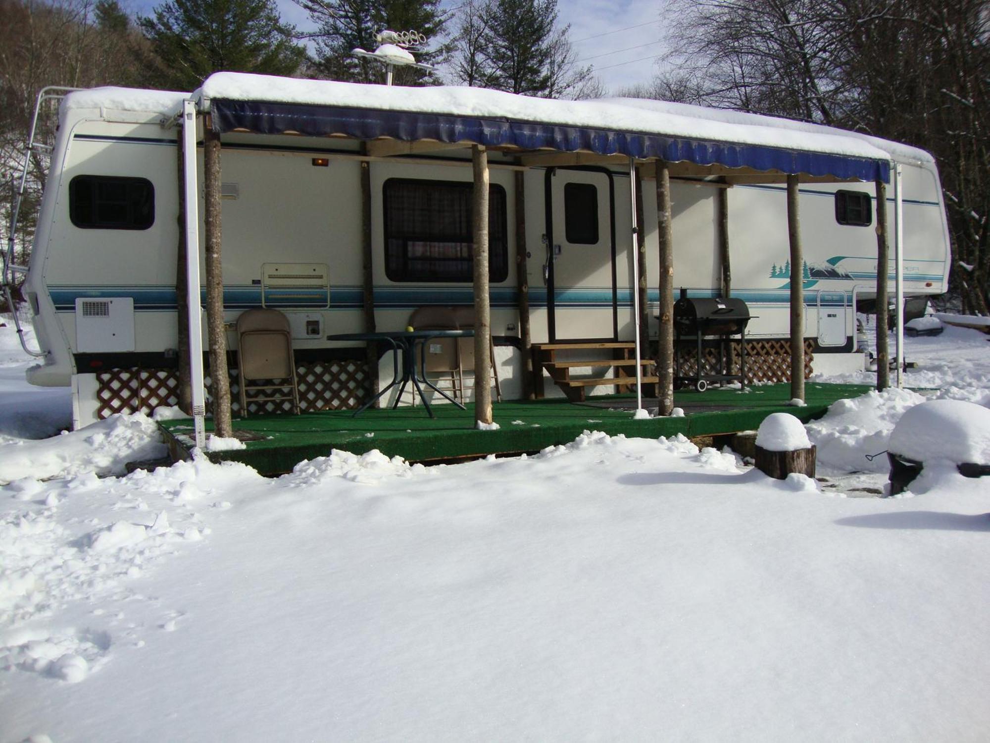 Hotel Dark Ridge Hideout à Elk Park Extérieur photo